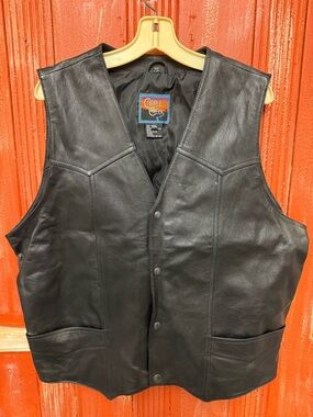 Cripple Creek Men's Black Leather Snap-Front Vest